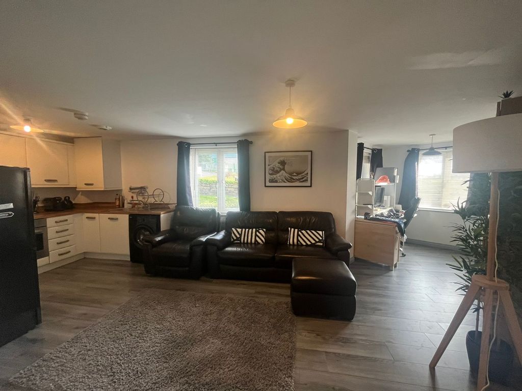 Property photo 2 of 8