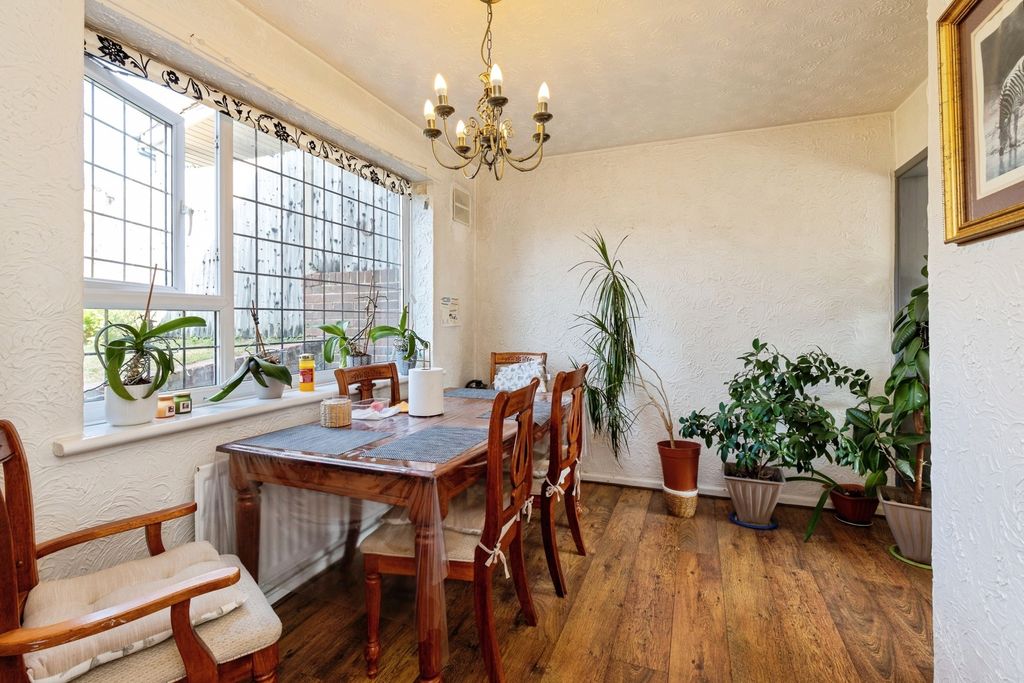 Property photo 3 of 16 Pbox-Img.Jpg