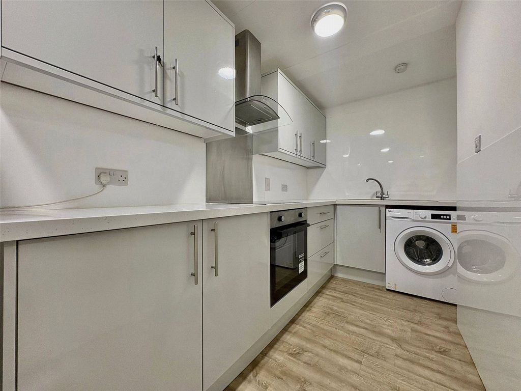 Property photo 3 of 11 Picture No. 12