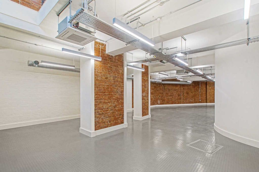 Property photo 3 of 6 1 Interior LG.Jpg