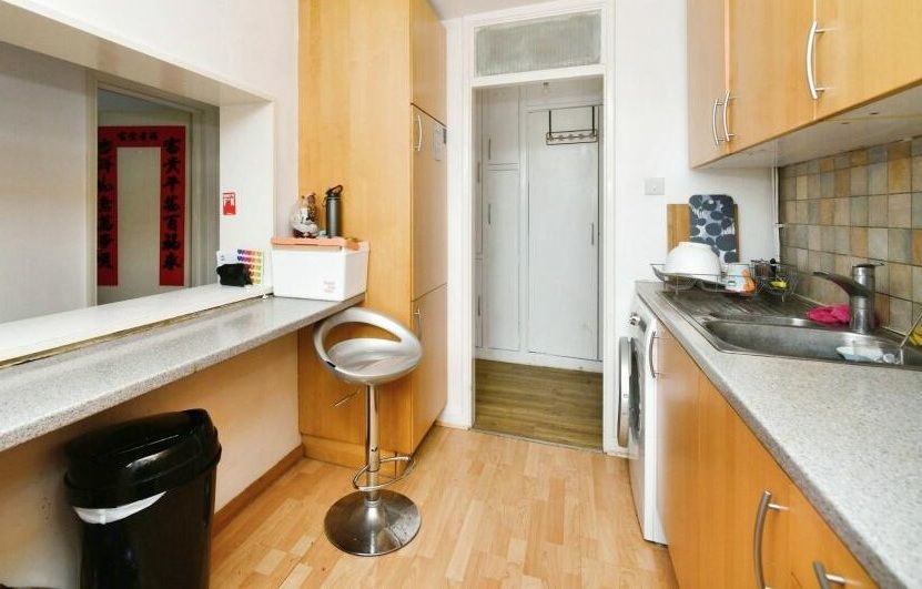 Property photo 2 of 12 Kitchen