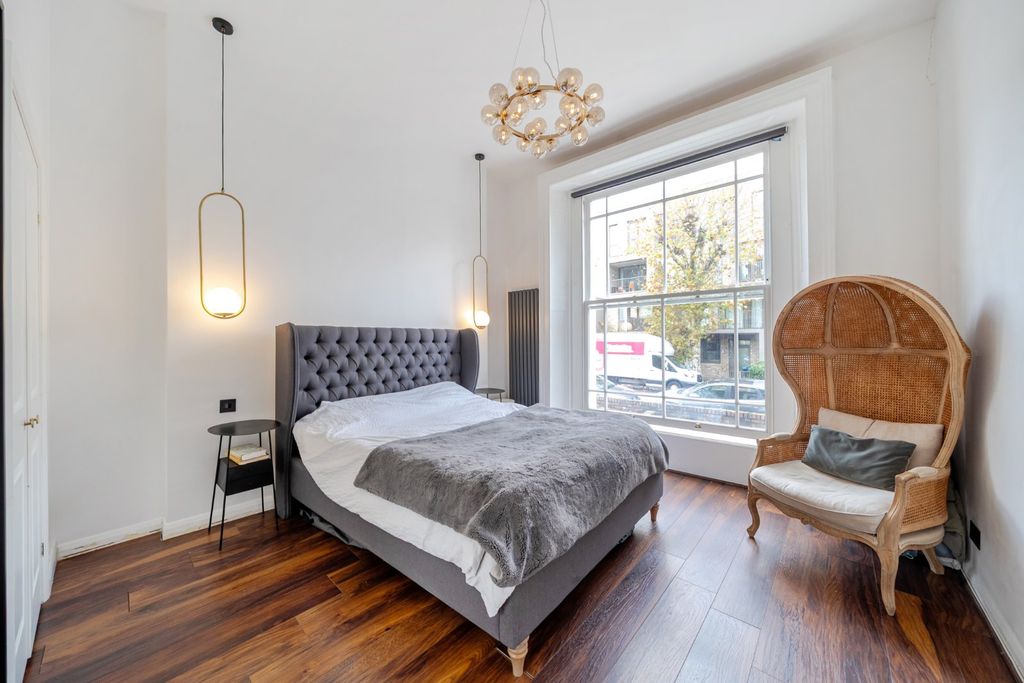 Property photo 3 of 9 Bedroom