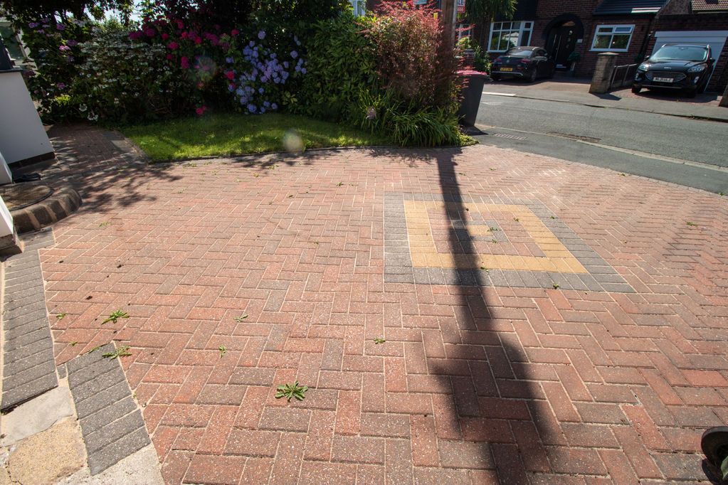 Property photo 2 of 24 Front Garden/Driveway