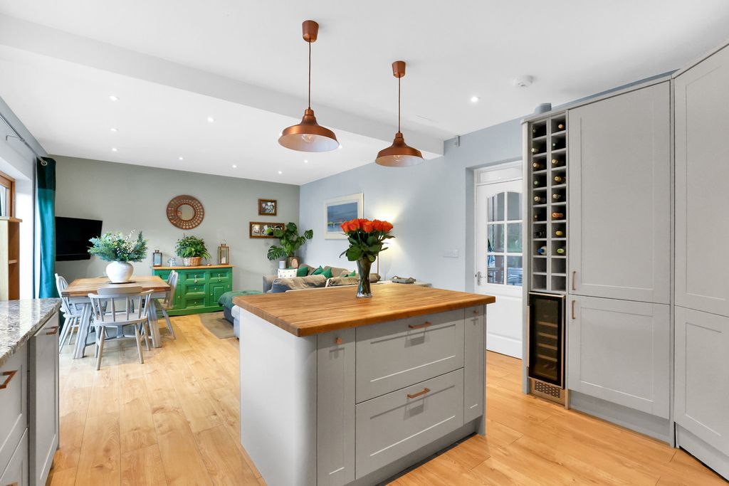 Property photo 3 of 29