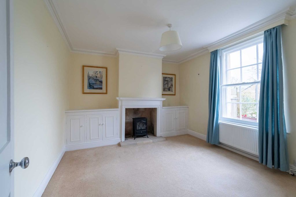 Property photo 3 of 25