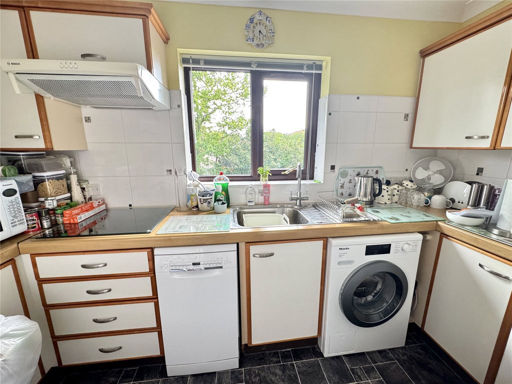 Property photo 3 of 8 Picture No. 11