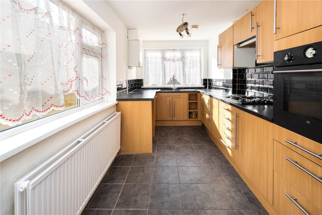 Property photo 3 of 21 Kitchen