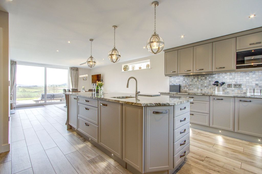 Property photo 3 of 48 Kitchen