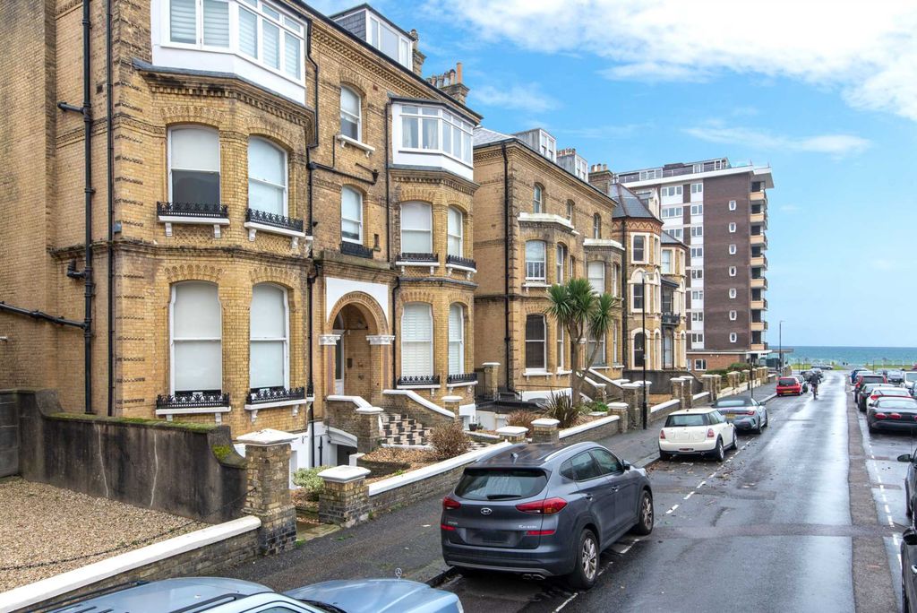2 bed flat to rentSecond Avenue, Hove BN3 photo 4