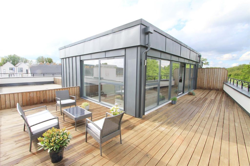 Property photo 3 of 13 Terrace