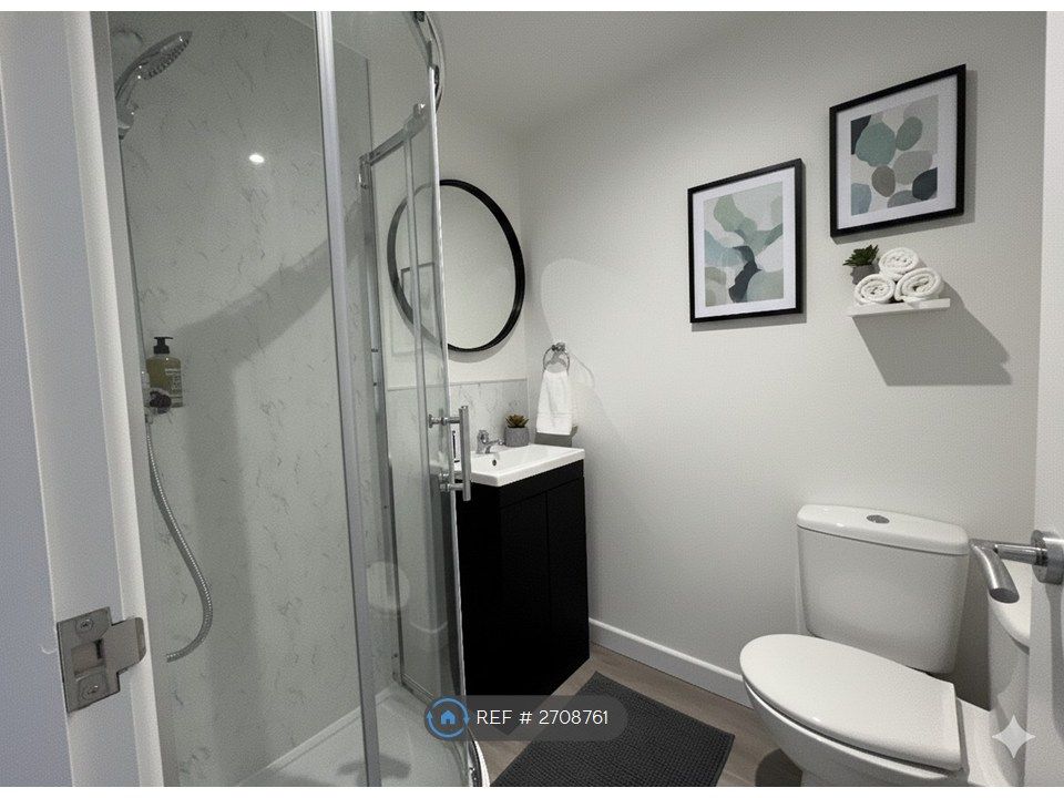 Property photo 3 of 11 Room 5 Ensuite