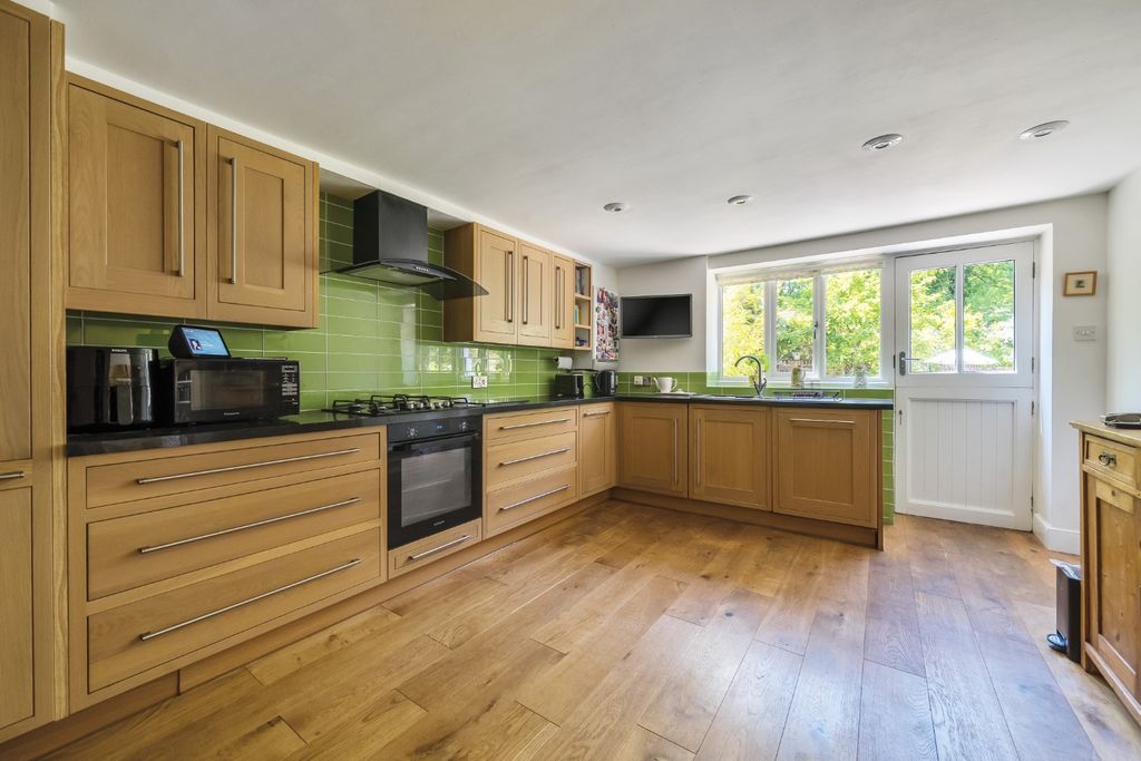 Property photo 3 of 20 4186563