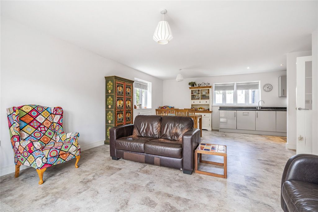 Property photo 2 of 17 Picture No. 02