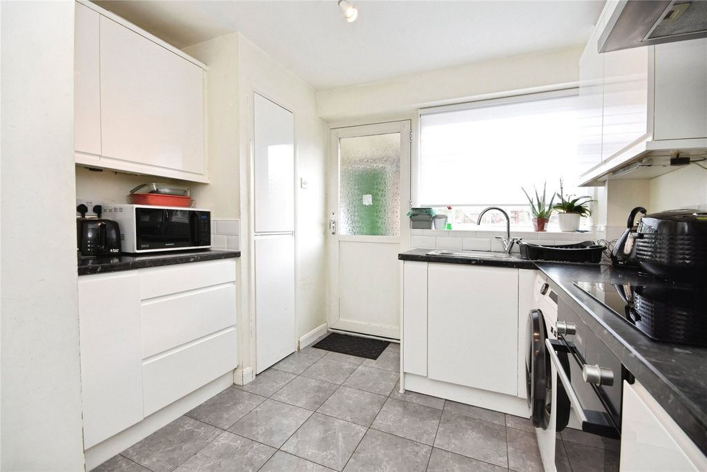 Property photo 2 of 14 Kitchen