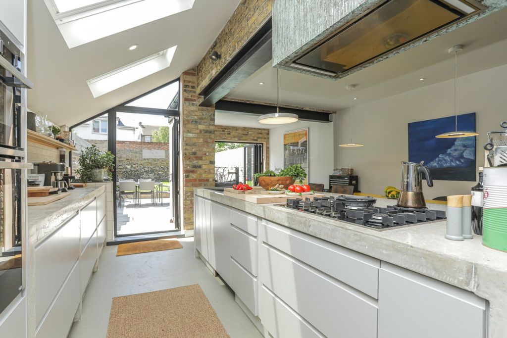 Property photo 3 of 31 Picture 3