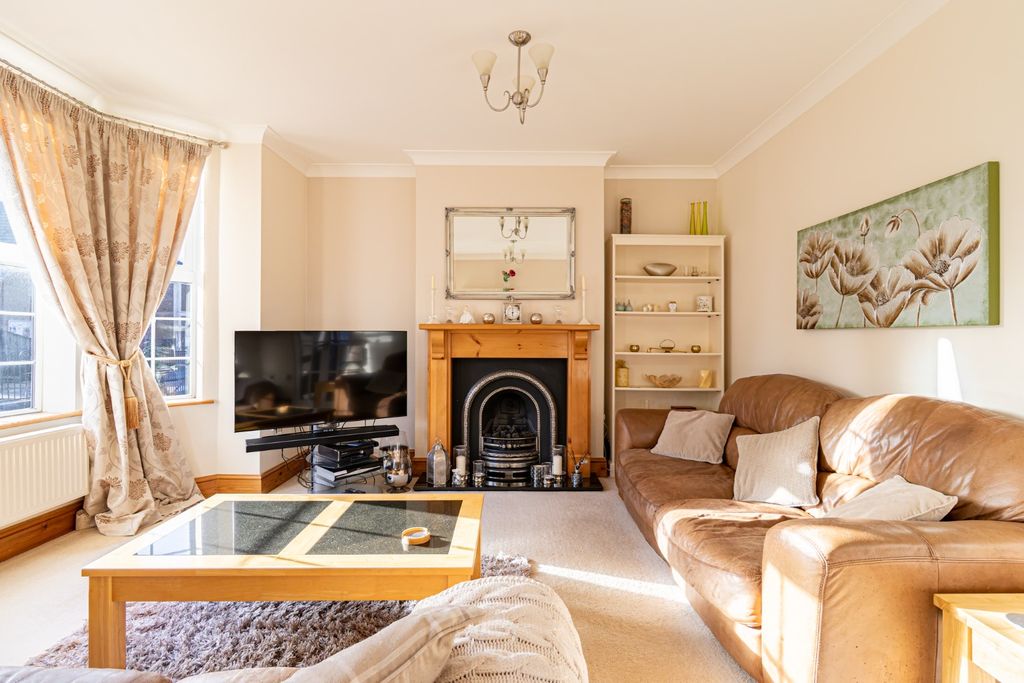 Property photo 2 of 38 4636643