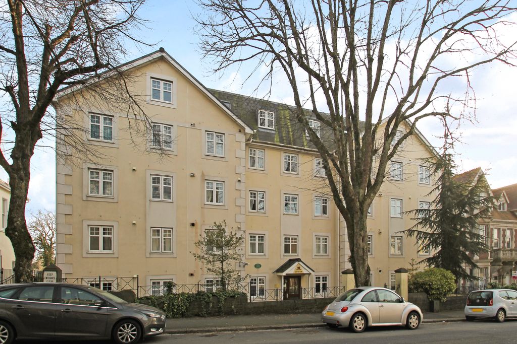 Property photo 1 of 18