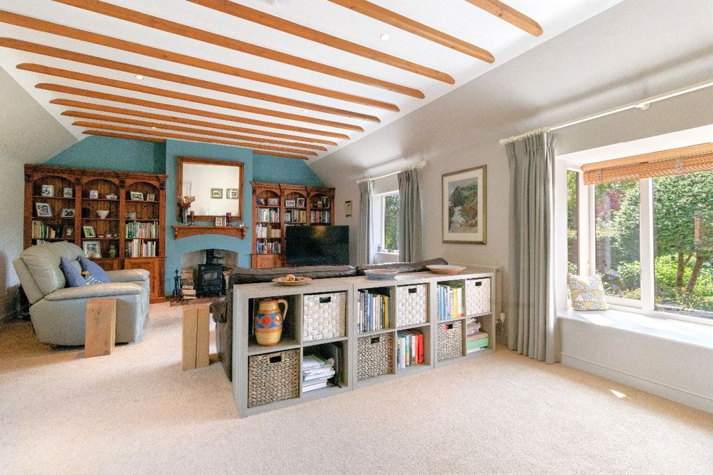 Property photo 2 of 33