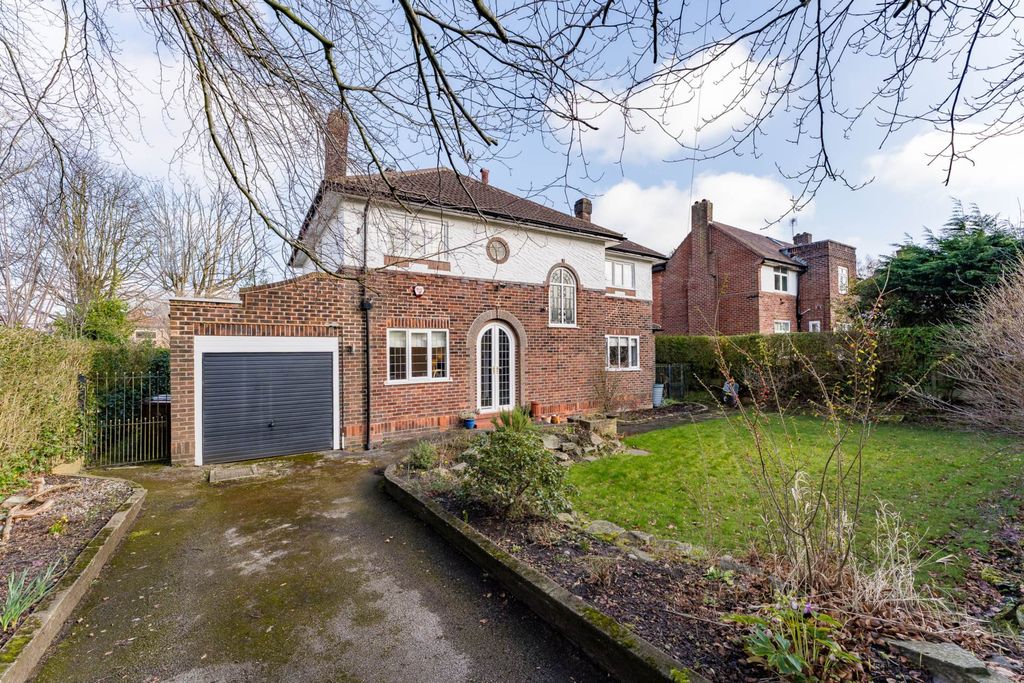 Property photo 2 of 34