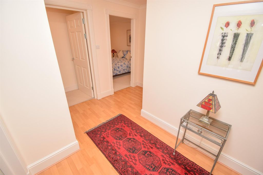 Property photo 3 of 20 Hallway (2)-2.Jpg