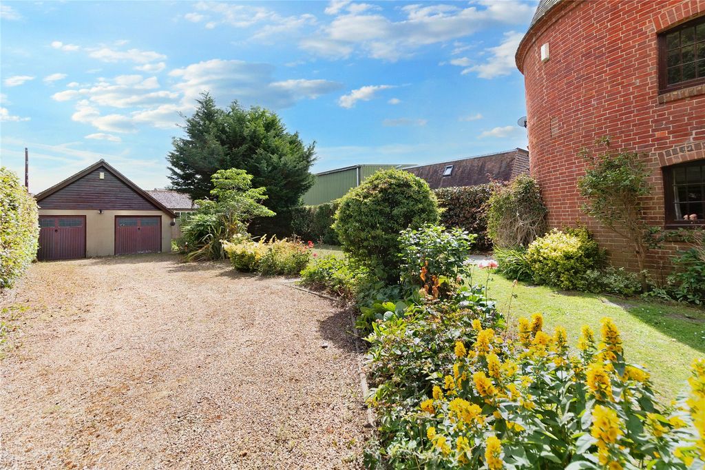 Property photo 2 of 18 Rear Garden 1