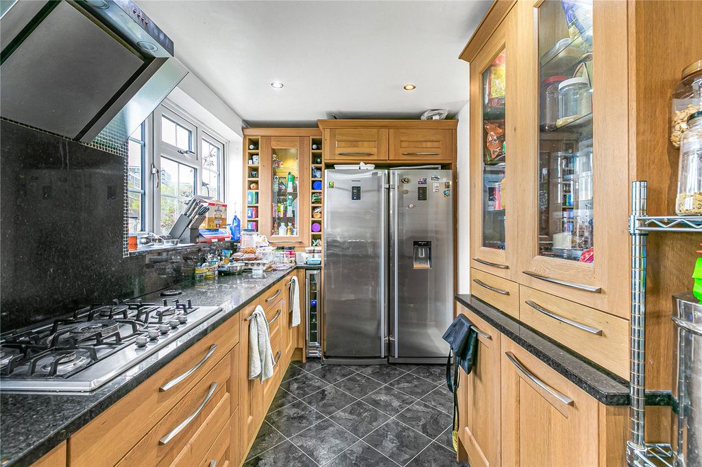 Property photo 3 of 20 Kitchen