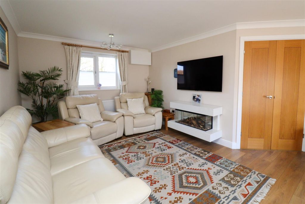 Property photo 3 of 26 Living Room