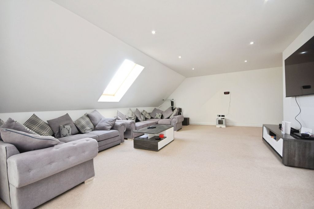 Property photo 2 of 17 Photo