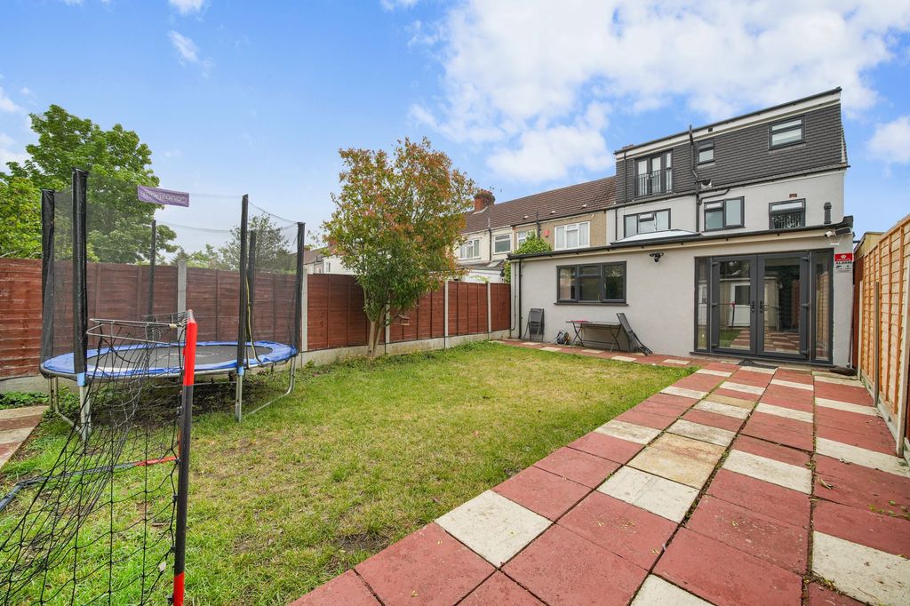 Property photo 2 of 46