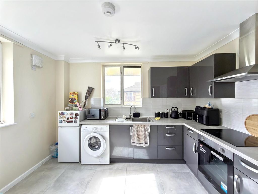 Property photo 3 of 10 Kitchen/ Diner