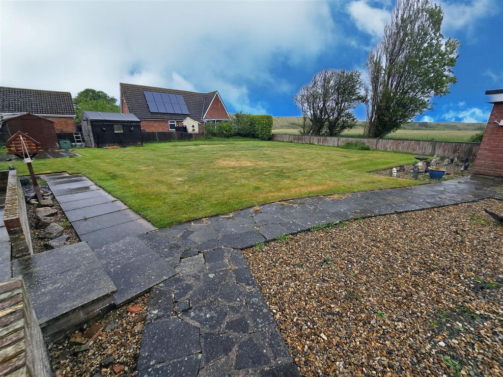 Property photo 3 of 22 Garden