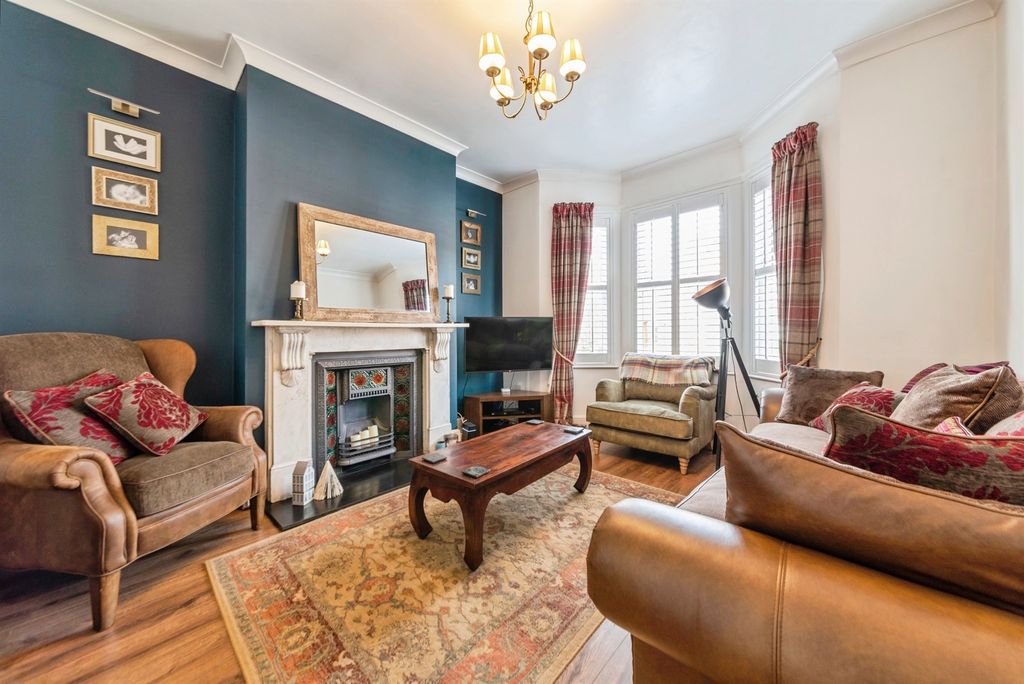 Property photo 2 of 17