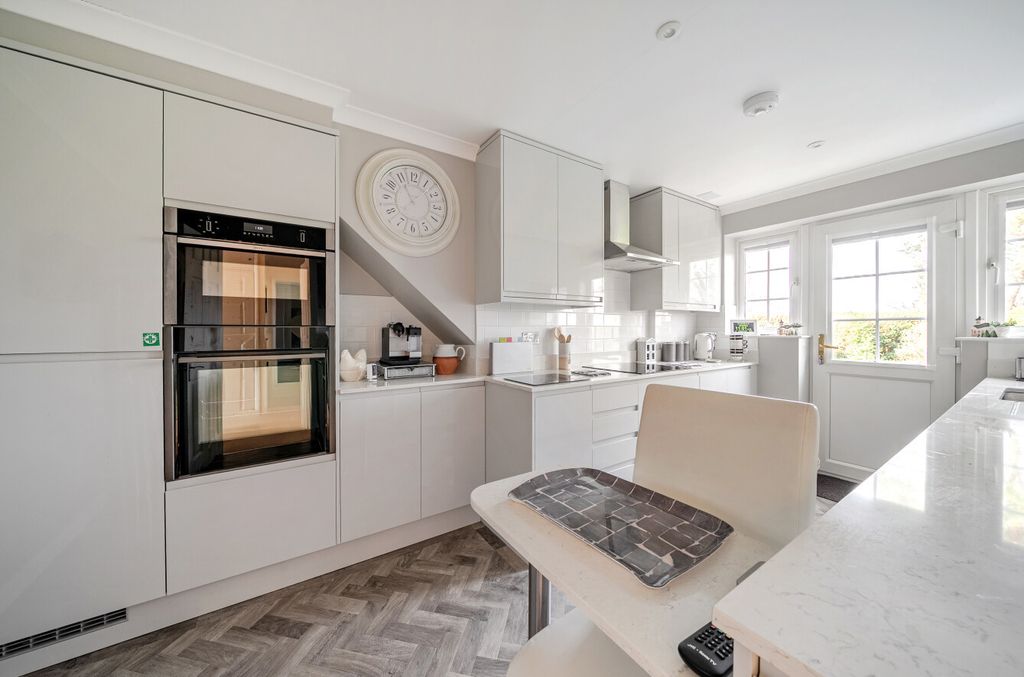 Property photo 3 of 19 1407439-16-699456...