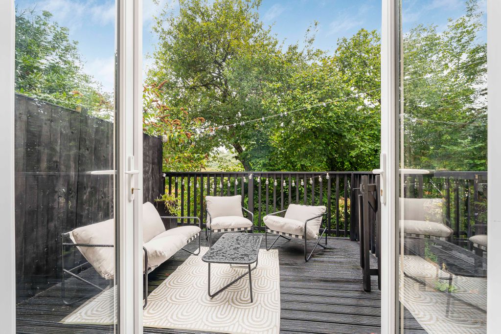 Property photo 3 of 23 Decking