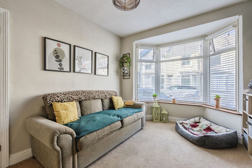 Property photo 3 of 18 Pbox-Img.Jpg