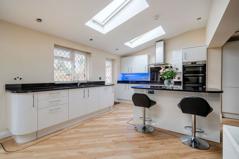 Property photo 2 of 20 Kitchen/Dining Room