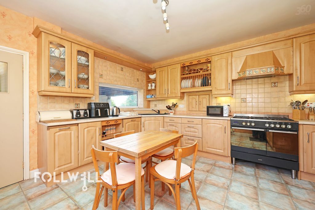 Property photo 3 of 24