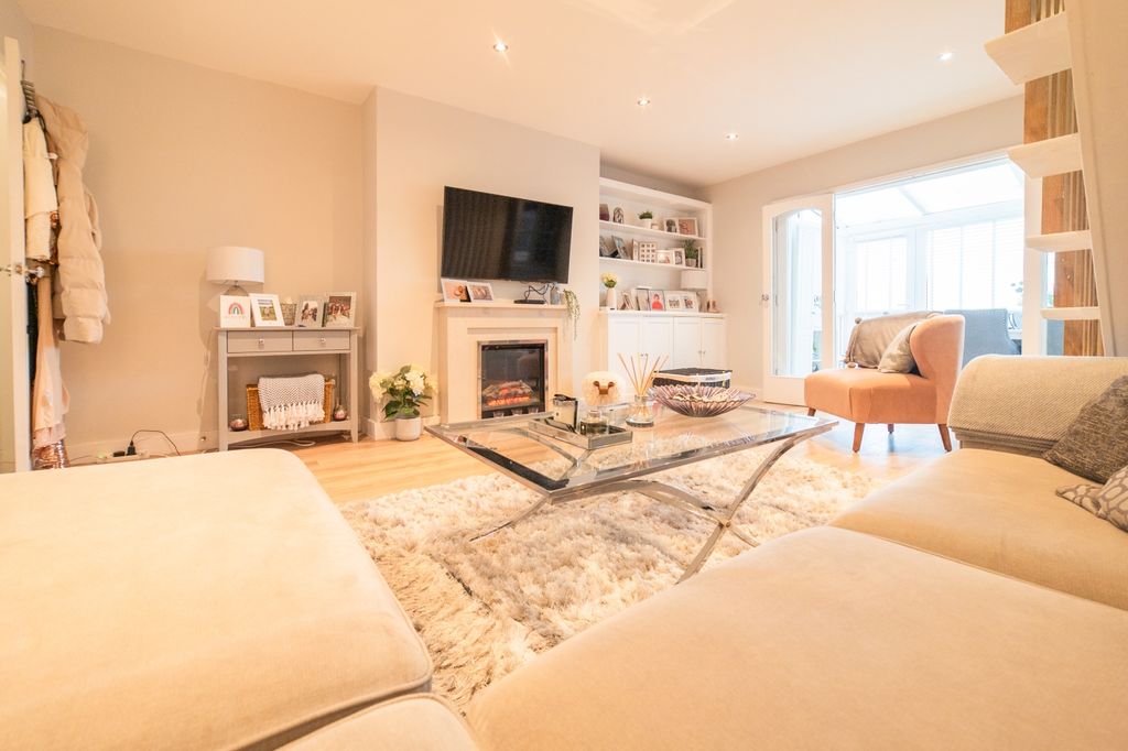 Property photo 1 of 27 Award-Winning Media Team On Every Listing_17