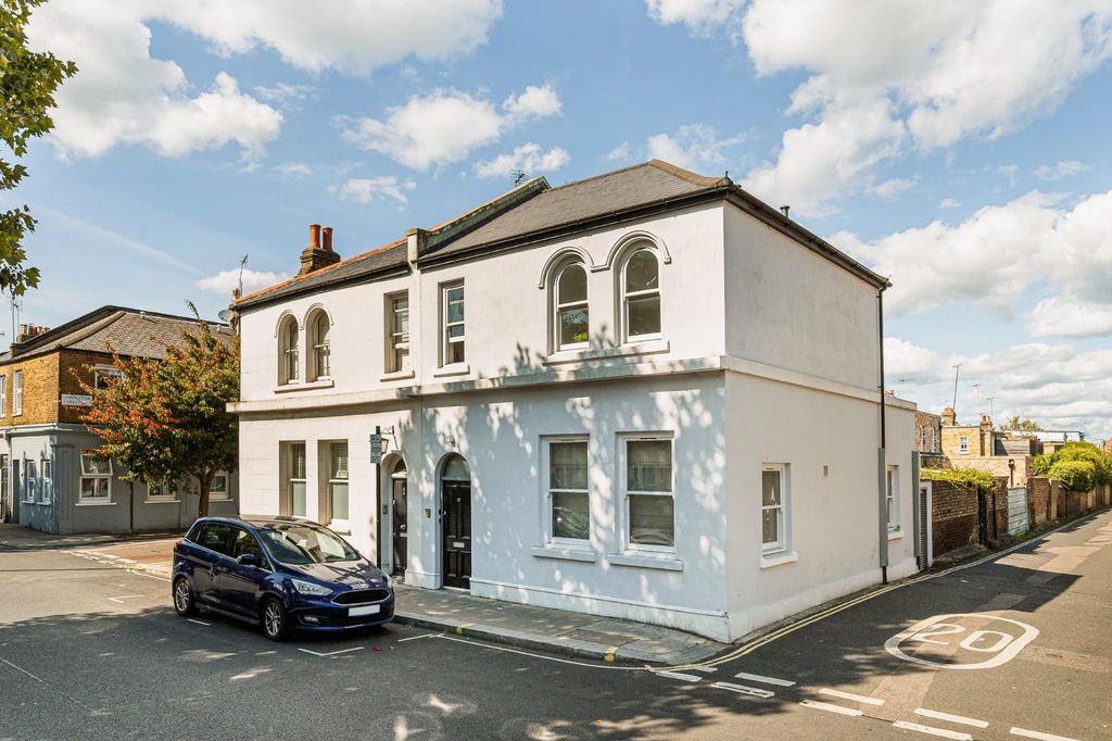Property photo 2 of 8 Tff - 82 Glenthorne Road-2.Jpg