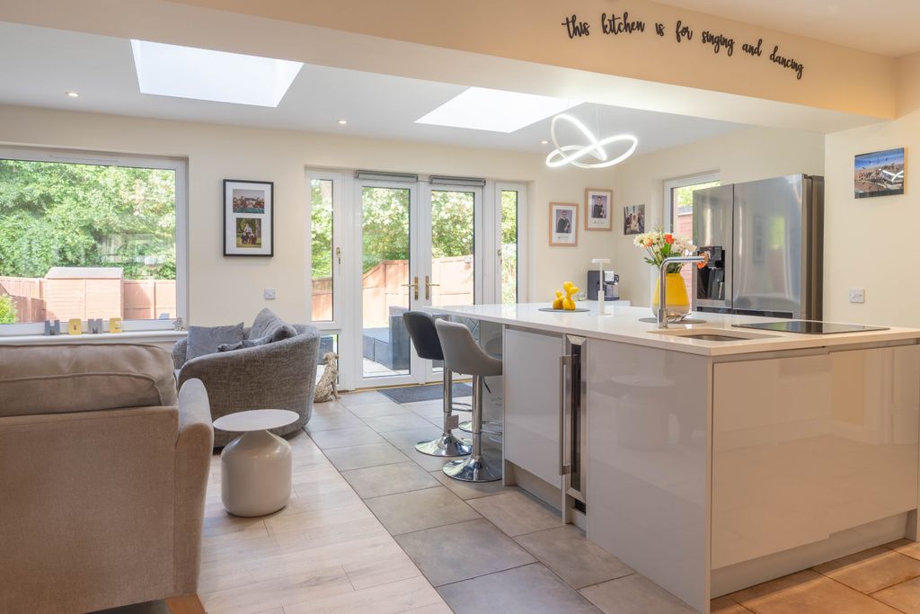 Property photo 3 of 24 7-Detached-Millburn-Gardens-Dundee-Kitchen