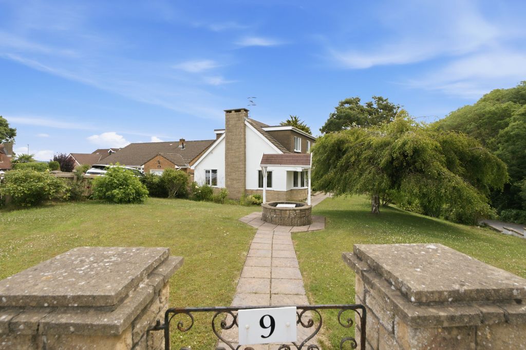 Property photo 2 of 32
