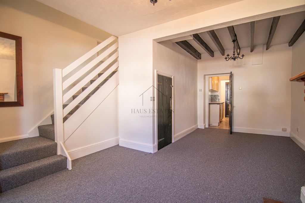 Property photo 3 of 11 Living Room