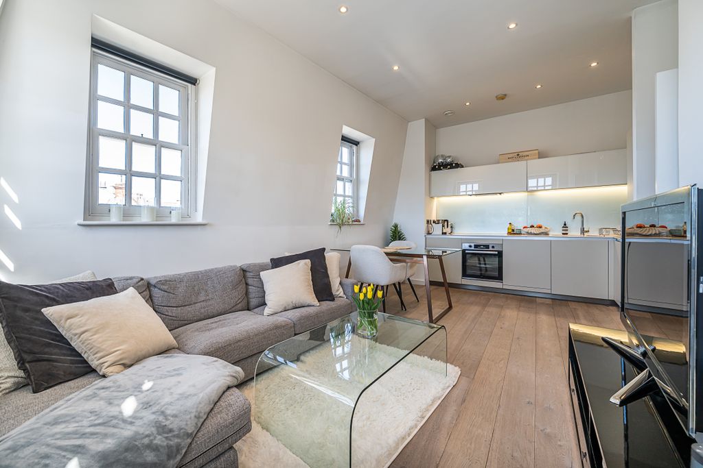 Property photo 2 of 21