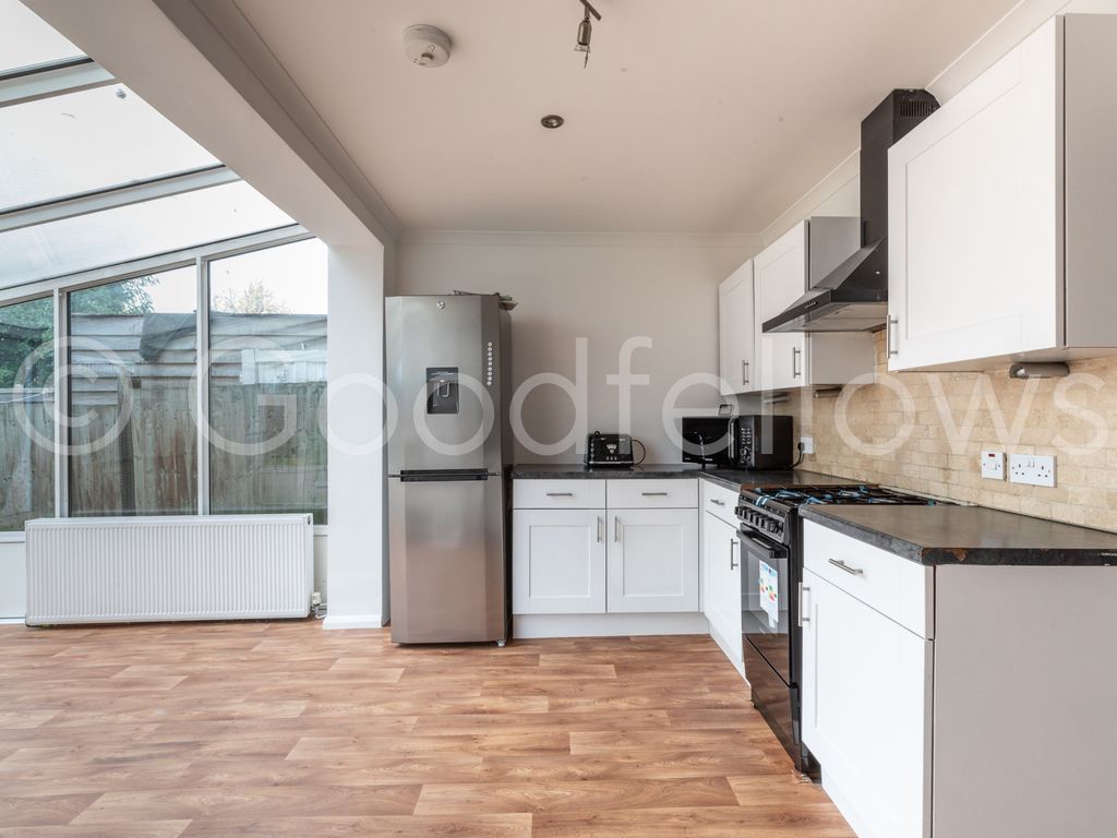 Property photo 3 of 14 Kitchen