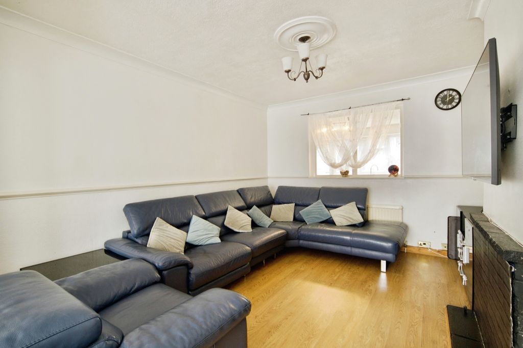 Property photo 3 of 15 Pbox-Img.Jpg