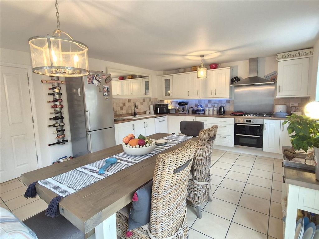 Property photo 2 of 28 Kitchen Diner