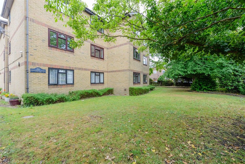 Property photo 2 of 6 Communal Gardens