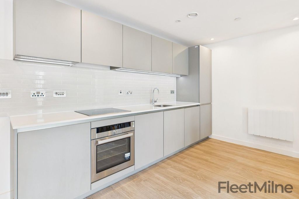 Property photo 3 of 23 Kitchen