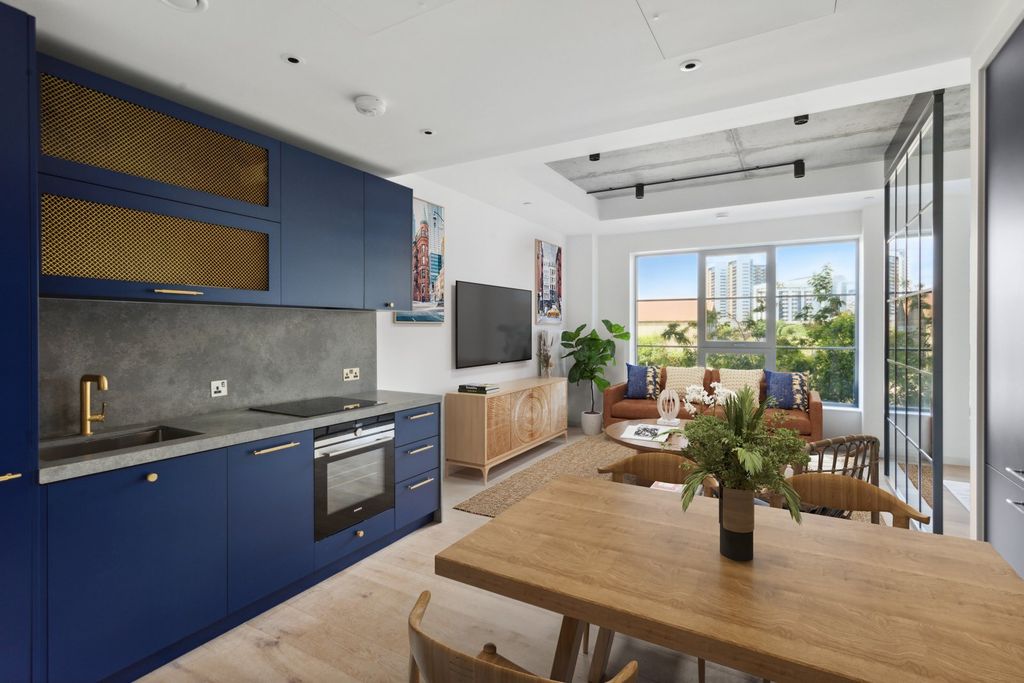 Property photo 2 of 11