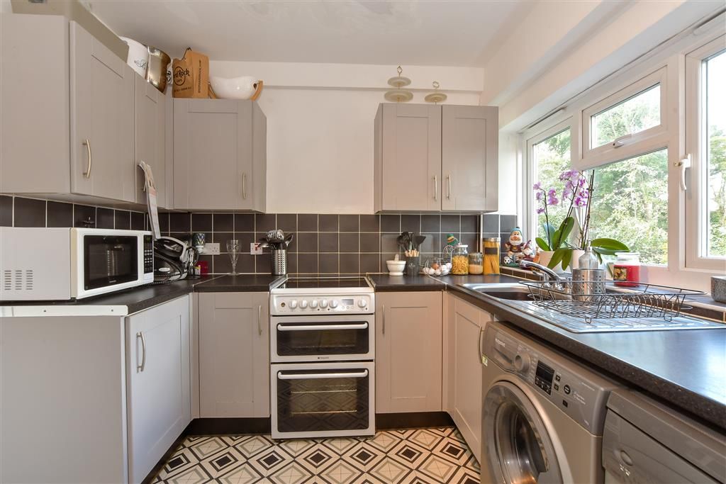Property photo 1 of 11 Kitchen